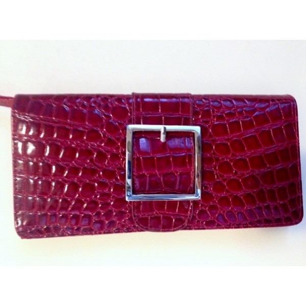 B10 Buckle Croc Pattern Clutch