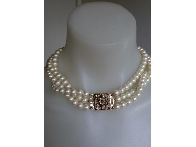 A2 Olivia Pearls 3 rows