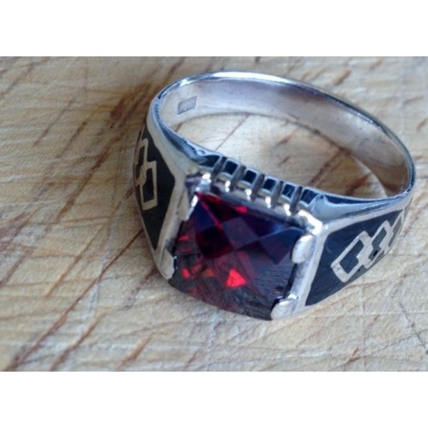 Silver Ring - Ruby Links